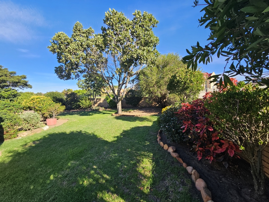 3 Bedroom Property for Sale in Wavecrest Eastern Cape